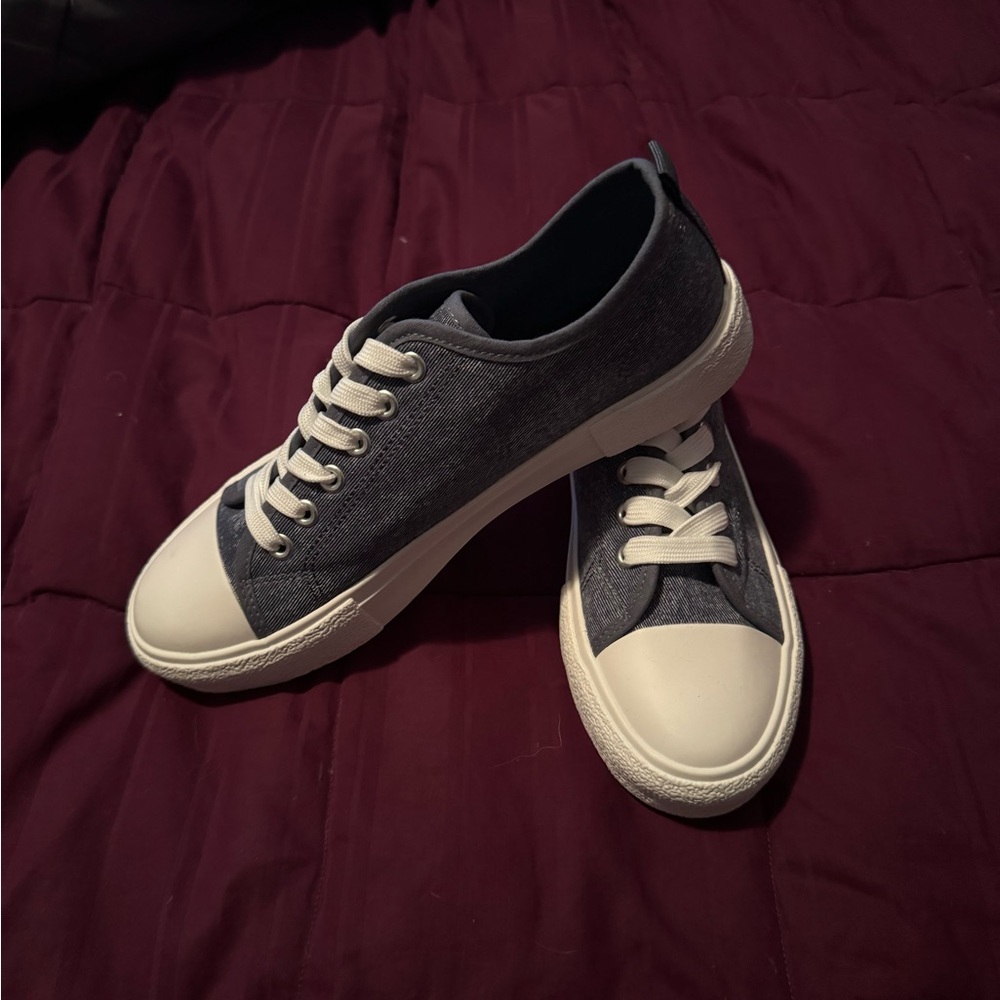 Denim shoes